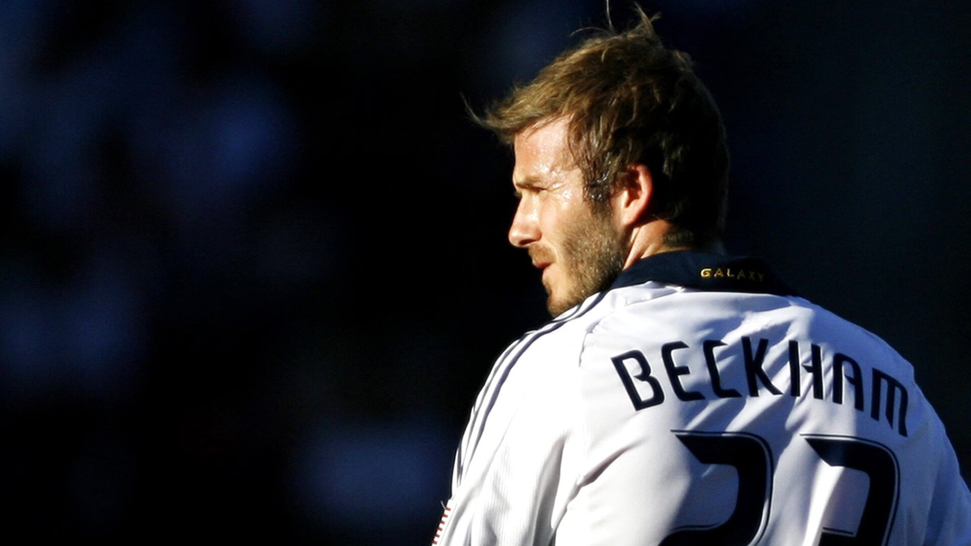 开云官网-德甲争冠战焦点战，雷霆打穿雄鹿，体育世界里的激情交响